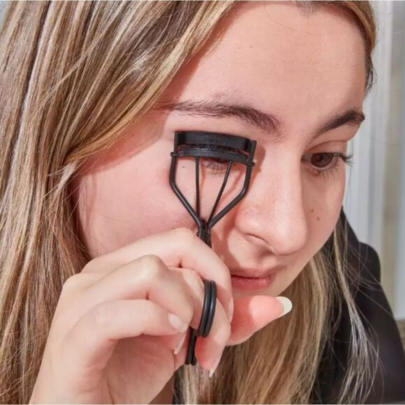 Laura Geller Eyelash Curler - Picture 3 of 6